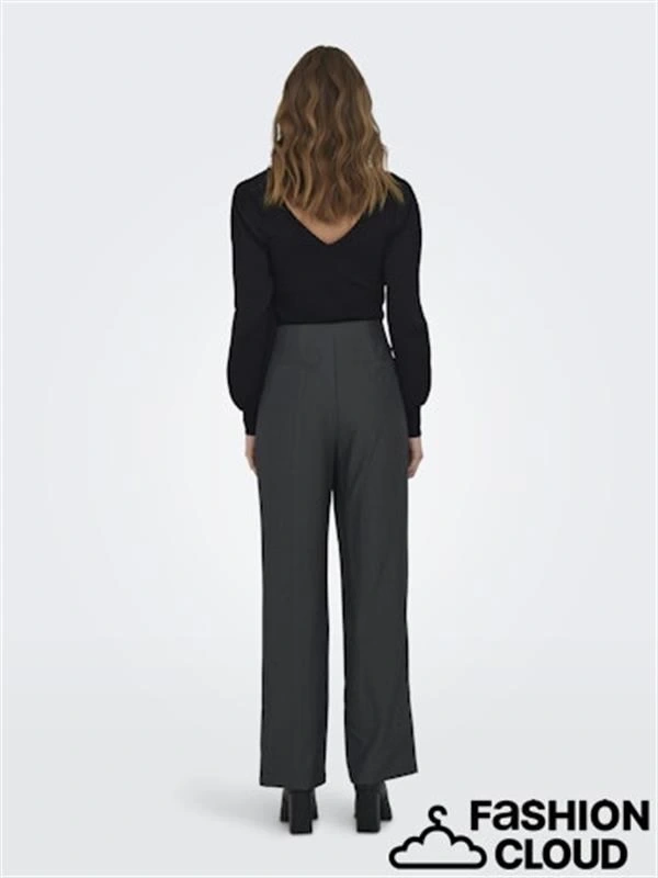 V Yaka Günlük Giyilebilen Şık Yaka Detay Kadın Sweat