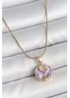 316L Çelik Gold Renk Zincir Mor Minimal Çiçek İşlemeli İnci Detay Portre Model Kadın Kolye