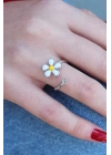 Gümüş Renk Papatya Model Zirkon Taş Detay Kadın Yüzük