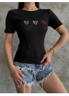Üçlü kalp nakışlı bluz