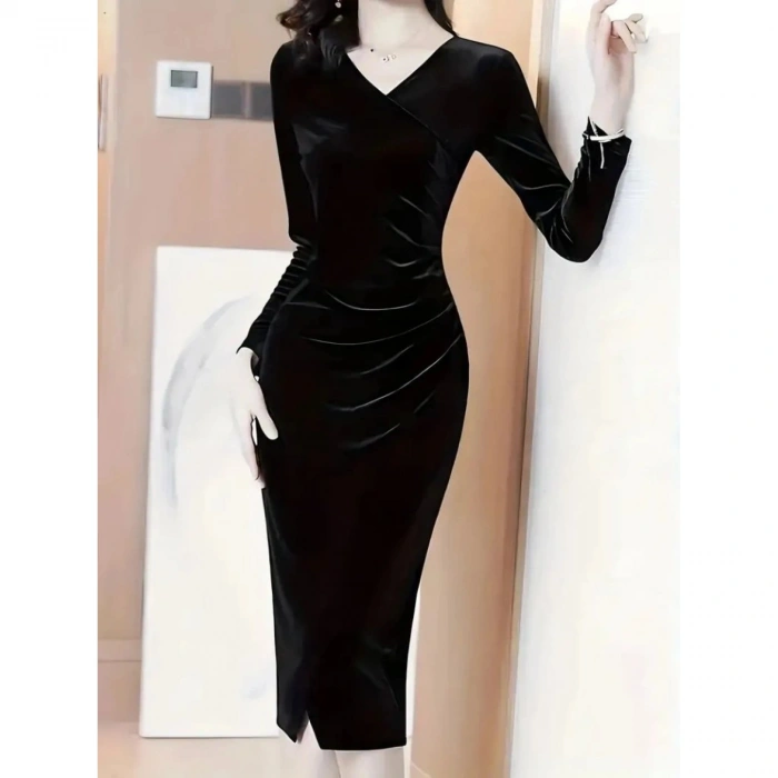 Kadın Uzun Kollu Kruvaze Yakalı Yandan Büzgülü önden çapraz Detaylı Midi Kadife Elbise