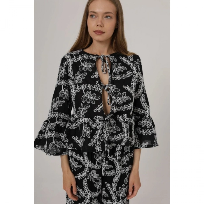 Fiyonk Bağlamalı Brode Bluz - Siyah