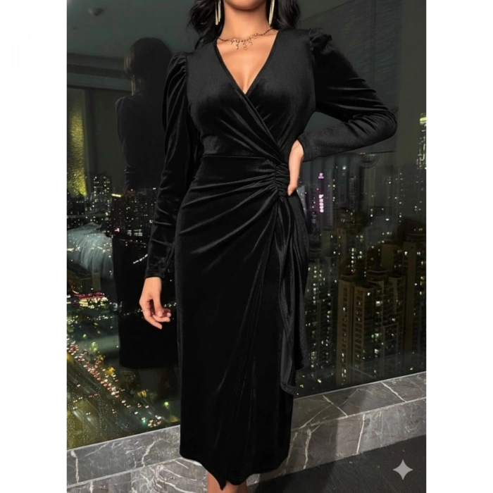 Kadın Uzun Kollu Kruvaze Yakalı Yandan Büzgülü Midi Kadife Elbise