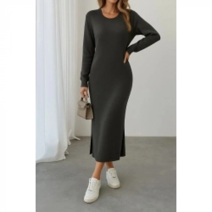 Kadın Uzun Kollu Bisiklet Yaka Yırtmaç Detay Triko Midi Boy Elbise