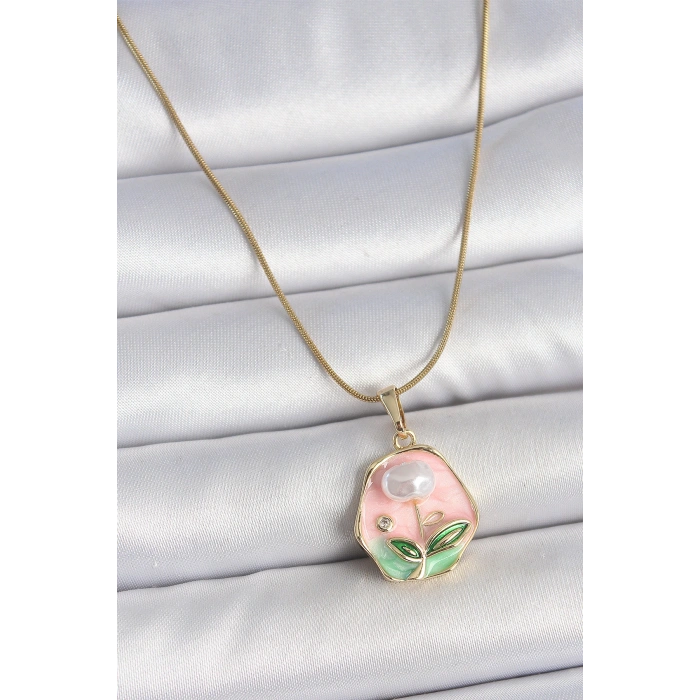 Erb 316L Çelik Gold Renk Zincir Pembe Çiçek İşlemeli İnci Detay Portre Model Kadın Kolye