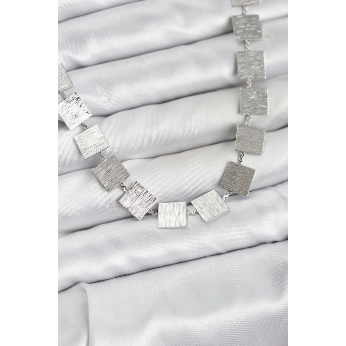 Erb Kare Plaka Model Gümüş Renk Kadın Kolye