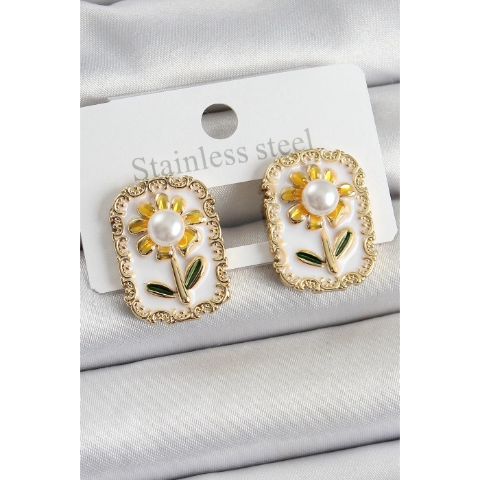 Erb Pirinç Beyaz Mineli Papatya Figürlü Sanatsal Portre Model Gold Renk Kadın Küpe