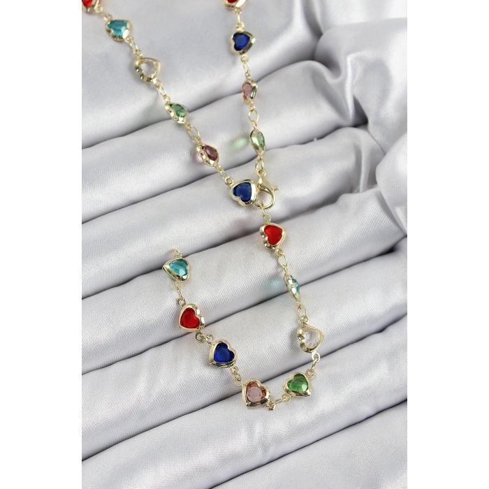 Erb Pirinç Gold Renk Karışık Renk Zirkon Taşlı Kalpli Y Kadın Kolye