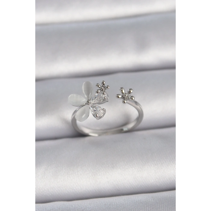 Erb Pirinç Gümüş Renk Ayarlanabilir Zirkon Taşlı Beyaz Mineli Yaprak Model Kadın Yüzük