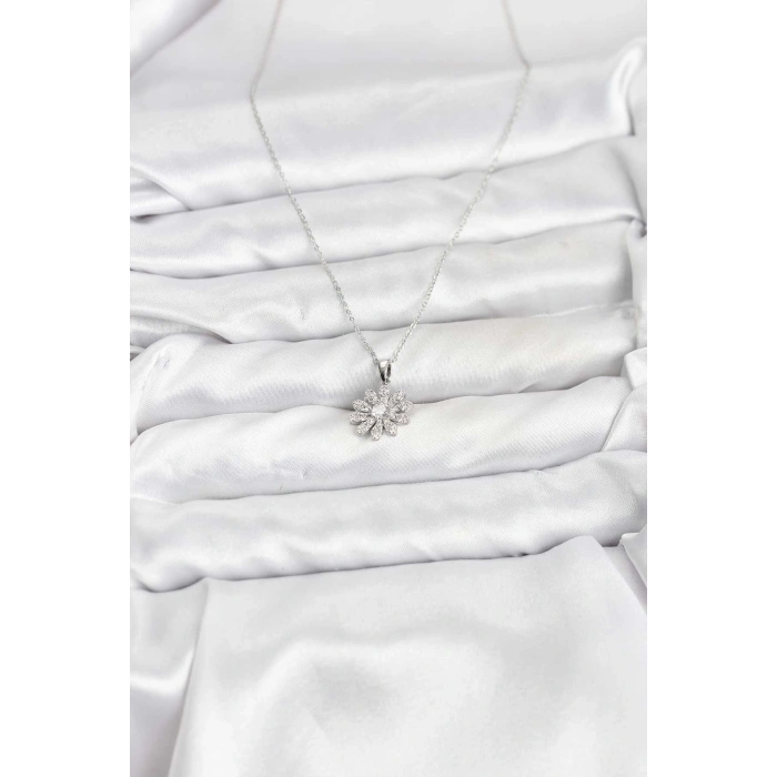 Erb Pirinç Gümüş Renk Çiçek Model Kadın Kolye