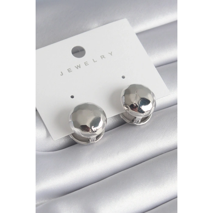 Erb Pirinç Gümüş Renk İşleme Detay Top Model Kadın Küpe