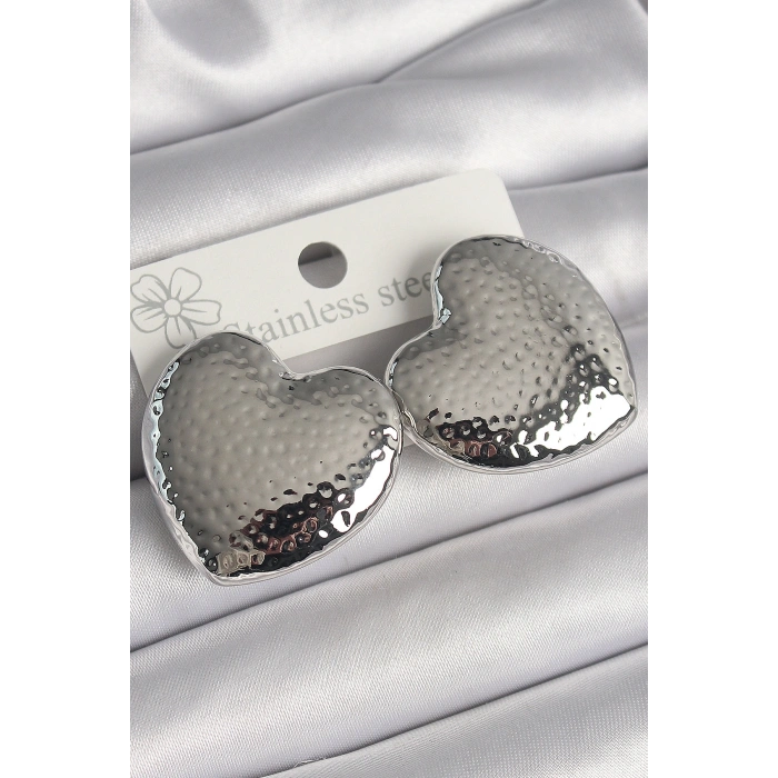 Erb Pirinç Gümüş Renk İşleme Detaylı Kalp Model Kadın Küpe