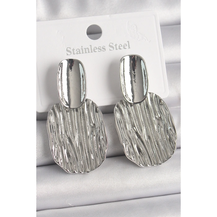 Erb Pirinç Gümüş Renk İşlemeli Kare Plaka Model Kadın Küpe