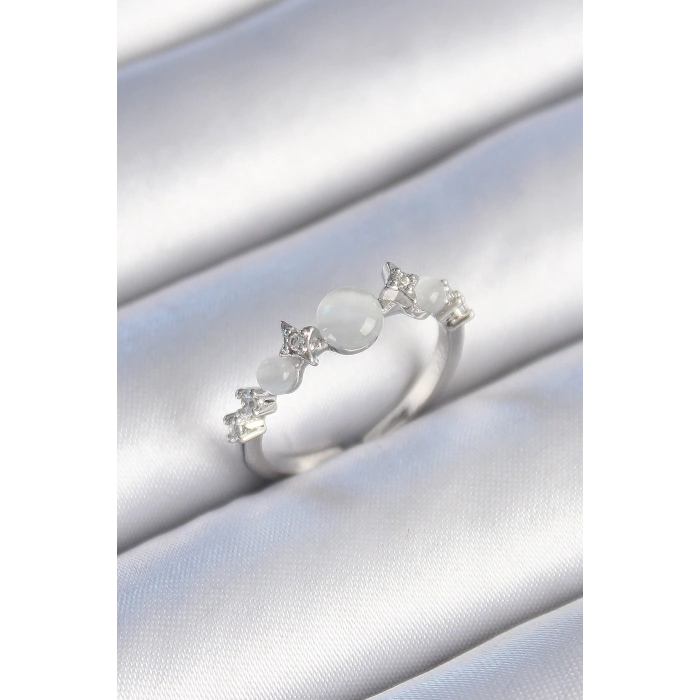 Erb Pirinç Gümüş Renk Zirkon Taşlı Yıldız Detay Beyaz Mineli Kadın Yüzük