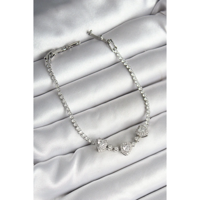 Erb Pirinç Sıralı Kalp Figürlü Zirkon Taşlı Gümüş Renk Kadın Bileklik