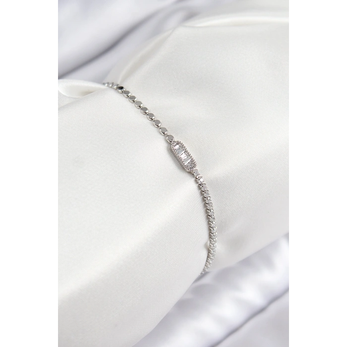 Erb Pirinç Zirkon Taşlı Dikdörtgen Model Ezme Zincir Gümüş Renk Kadın Bileklik