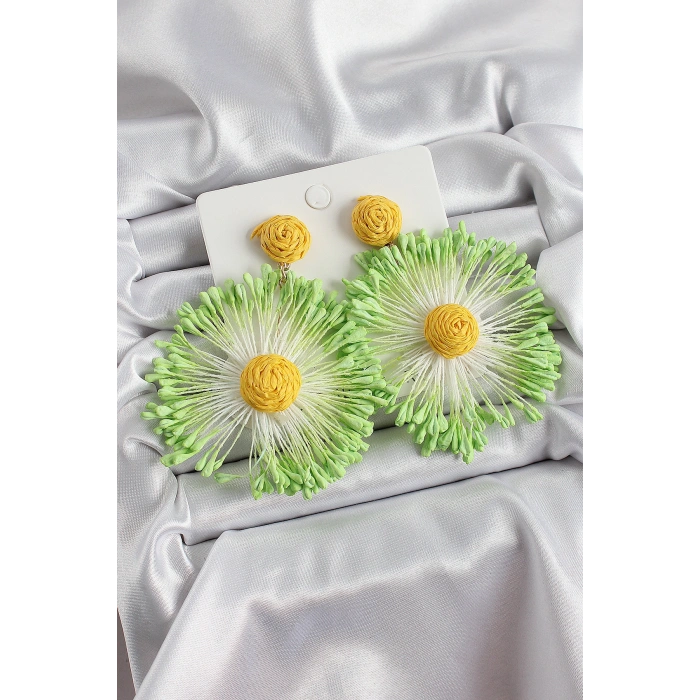 Erb Yeşil Püsküllü Papatya Figürlü Hasır Örgü Model Gold Renk Kadın Küpe