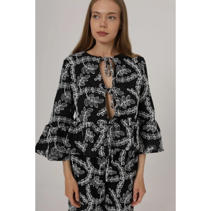 Fiyonk Bağlamalı Brode Bluz - Siyah