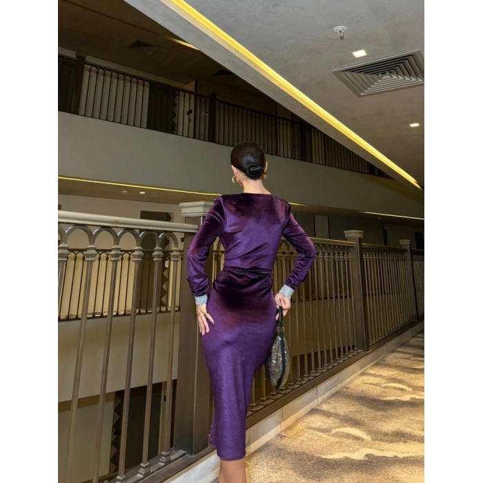 Kadın Bisiklet Yaka Vatkalı Manşet Detay Kadife Kumaş Midi Boy Elbise