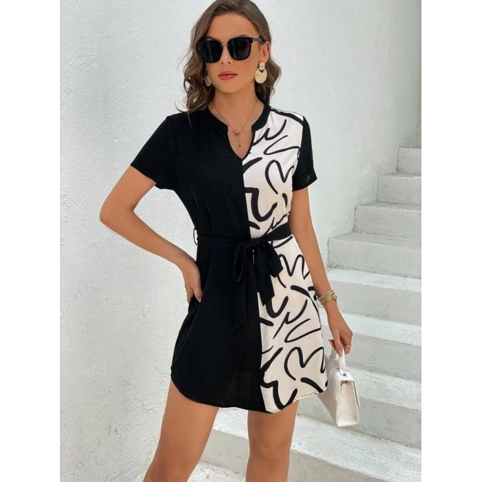 Kadın Kısa Kollu V Yakalı çift Renkli Desenli Beli Kuşaklı Atlas Elbise