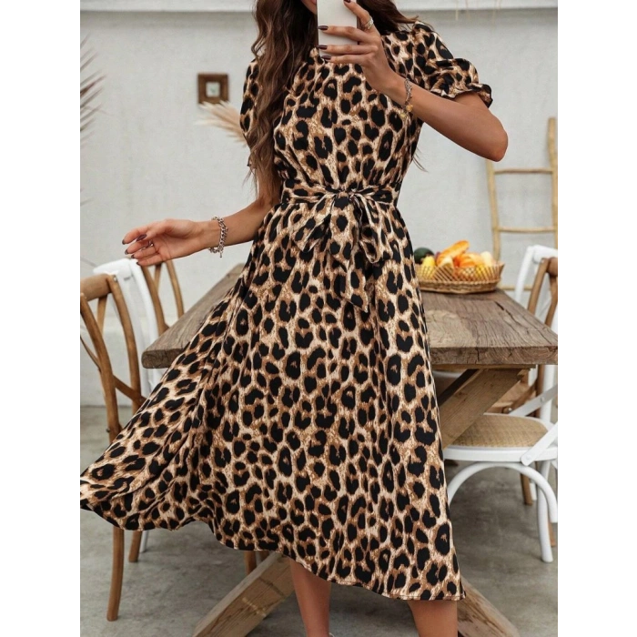Kadın Kısa Kollu Yakalı Belden Kuşaklı Leopar Desenli Midi Süprem Elbise