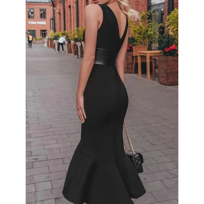 Kadın Kolsuz Kayık Yaka Beli Deri Detaylı Krep Elbise