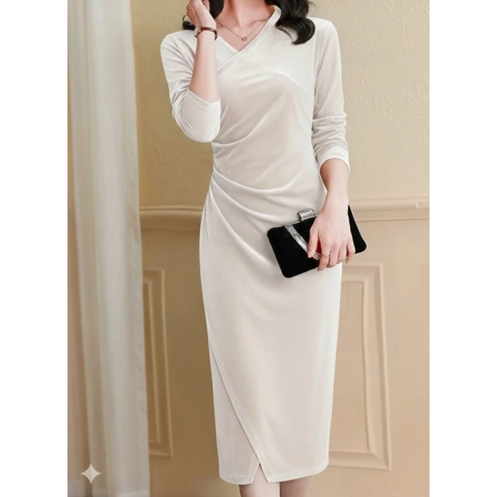 Kadın Uzun Kollu Kruvaze Yakalı Yandan Büzgülü önden çapraz Detaylı Midi Kadife Elbise