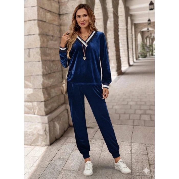 Kadın Uzun Kollu V Yaka Kadife Bluz Ve Pantolon Ikili Takım