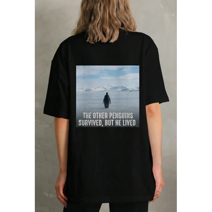 Oversize Tişört - Sırt Baskılı Survivor Penguin Temalı, Felsefi Yazılı Bisiklet Yaka Tişört - Siyah