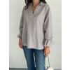 Arkası Asimetrik Yırtmaç Kesim Detaylı Cizgili Bluz Gömlek - Gri