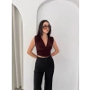Vatkalı Kolsuz V Yaka Drapeli Crop Bluz Likralı Fit - Kahverengi