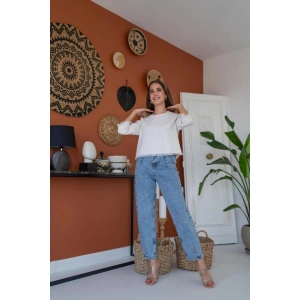 Beyaz Püskül Detaylı Bluz