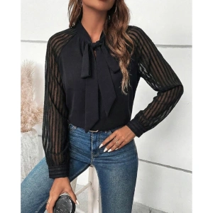 Kadın Uzun Kollu Reglan Kol Detaylı Tüllü Yakadan Bağlamalı Sandy Bluz