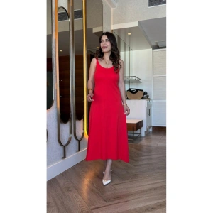 Kadın Askılı Yuvarlak Yakalı Viskon Elbise