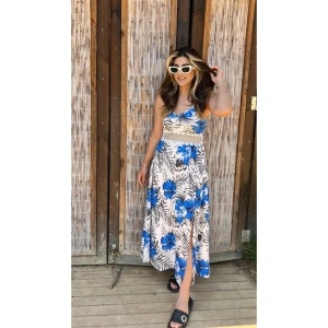 Kadın Ip Askılı V Yakalı Bel Güpür çiçek Desenli Yandan Yırtmaçlı Maksi Süprem Elbise
