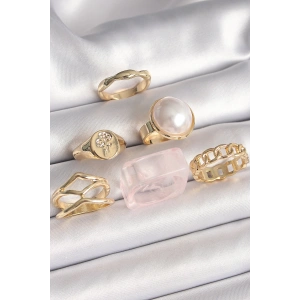 Erb Pirinç Gold Renk Beyaz İncili Zincir Yüzük Figür İşleme Detay 6'Lı Kadın Yüzük Seti