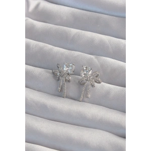 Erb Pirinç Gümüş Renk Kare Zirkon Taşlı Fiyonk Küpe