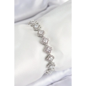 Erb Pirinç Zirkon Taşlı Yonca Baget Model Gümüş Renk VIP Seri Kadın Bileklik