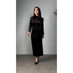 Kadı Uzun Kollu Omuzdan Büzgülü Yandan Taş Detaylı Uzun Kadife Elbise
