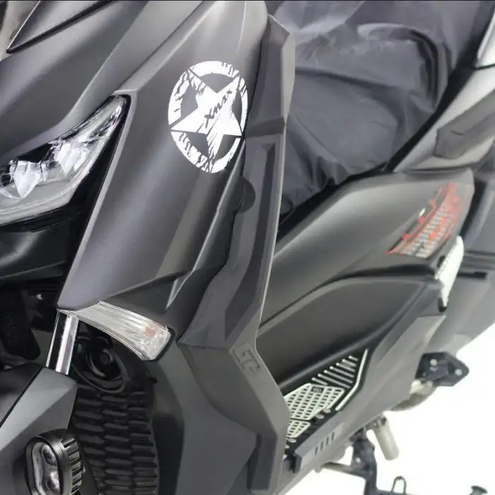 GP KOMPOZİT YAMAHA XMAX 250 / 400 2018-2022 UYUMLU BACAK KORUMA SİYAH