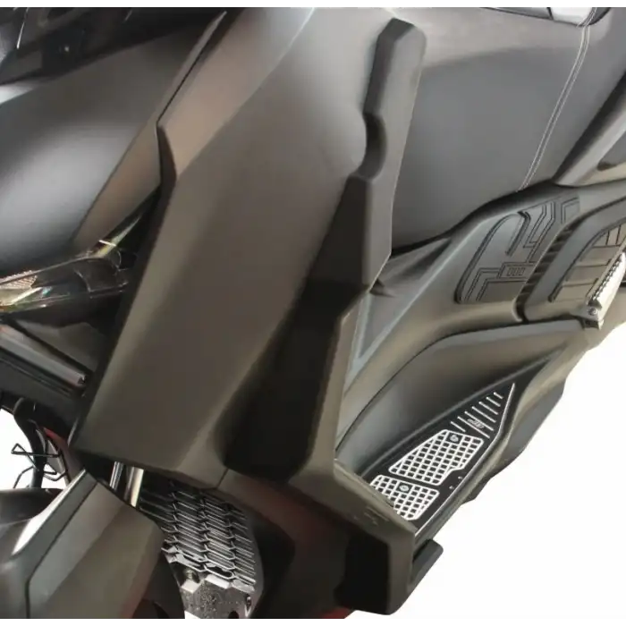 GP KOMPOZİT YAMAHA XMAX 250 2024 UYUMLU BACAK KORUMA SİYAH