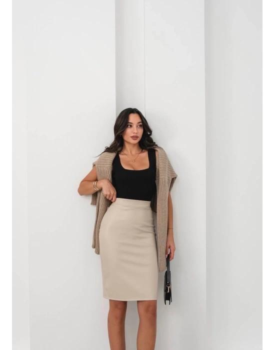 Arkadan yırtmaçlı kalem etek bej