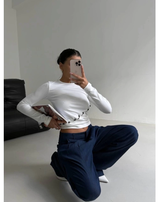 Asimetrik alt detaylı bluz beyaz