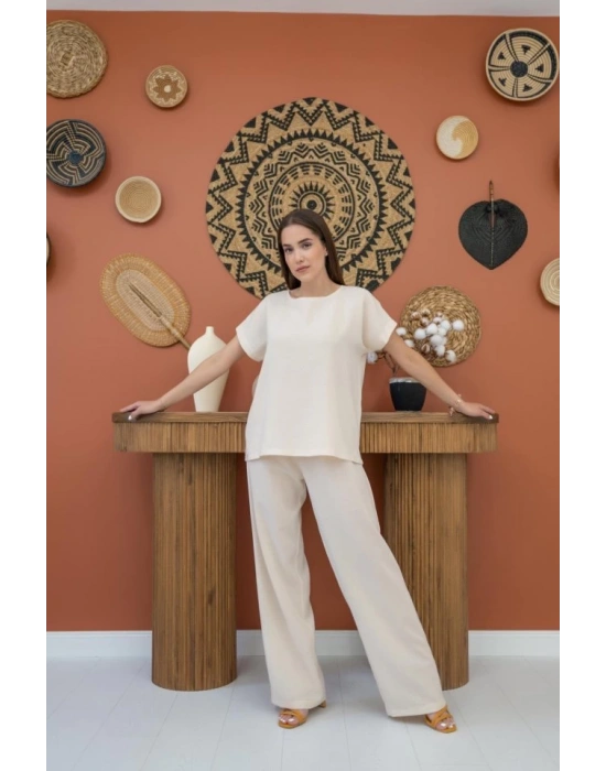 Bej T-Shirt Ve Pantolon Takım