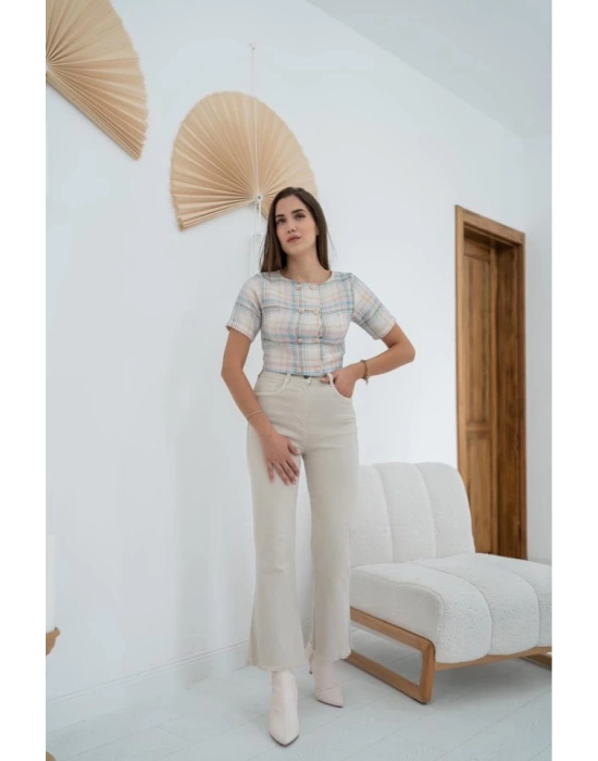 Beyaz Çizgili Ve Düğmeli Bluz