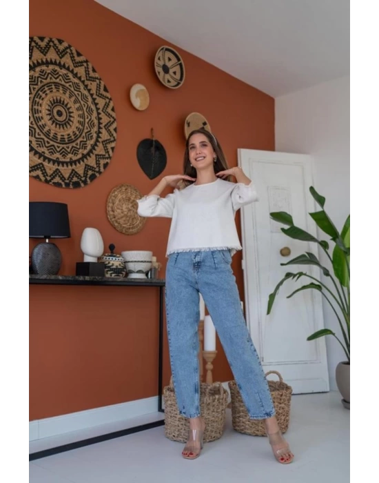 Beyaz Püskül Detaylı Bluz