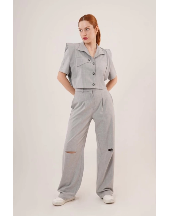 Cepli Düğmeli Bluz Ve Diz Detaylı Pantolon Gri İkili Takım