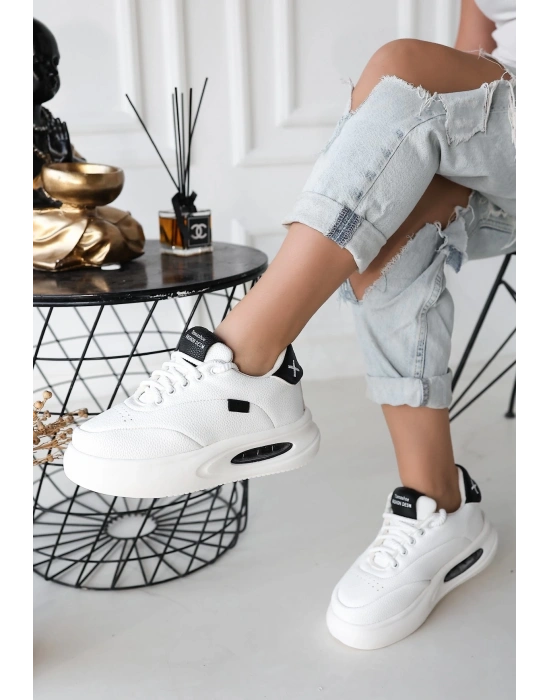 Chris Beyaz Cilt Siyah Detaylı Bağcıklı Spor Ayakkabı