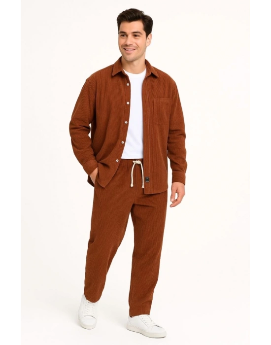 Erkek Kadife Oversize Takım – Gömlek Ve Pantolon İkili Set Füme Corduroy Şıklığı, Rahat Ve Zarif Duruş Yumuşak Dokulu Kadife Kumaş, Düğmeli Gömlek Üst Ve Lastikli Pantolon Alt Parça Ile Gün Boyu Konfor- Kiremit