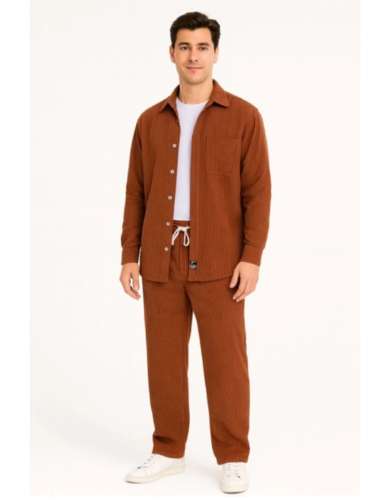 Erkek Kadife Oversize Takım – Gömlek Ve Pantolon İkili Set Füme Corduroy Şıklığı, Rahat Ve Zarif Duruş Yumuşak Dokulu Kadife Kumaş, Düğmeli Gömlek Üst Ve Lastikli Pantolon Alt Parça Ile Gün Boyu Konfor- Kiremit